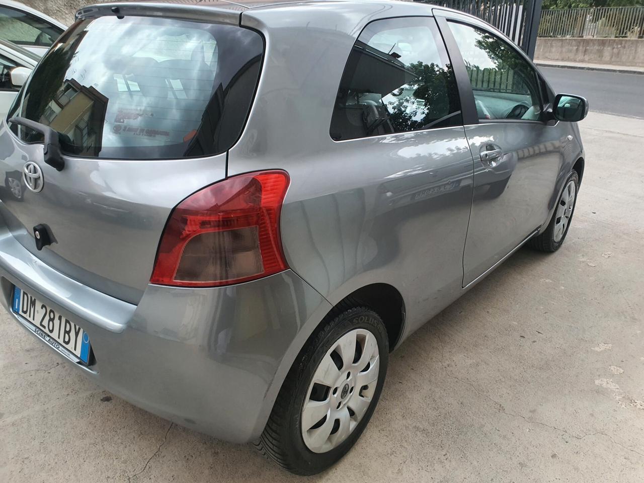 Toyota Yaris 1.0 benzina