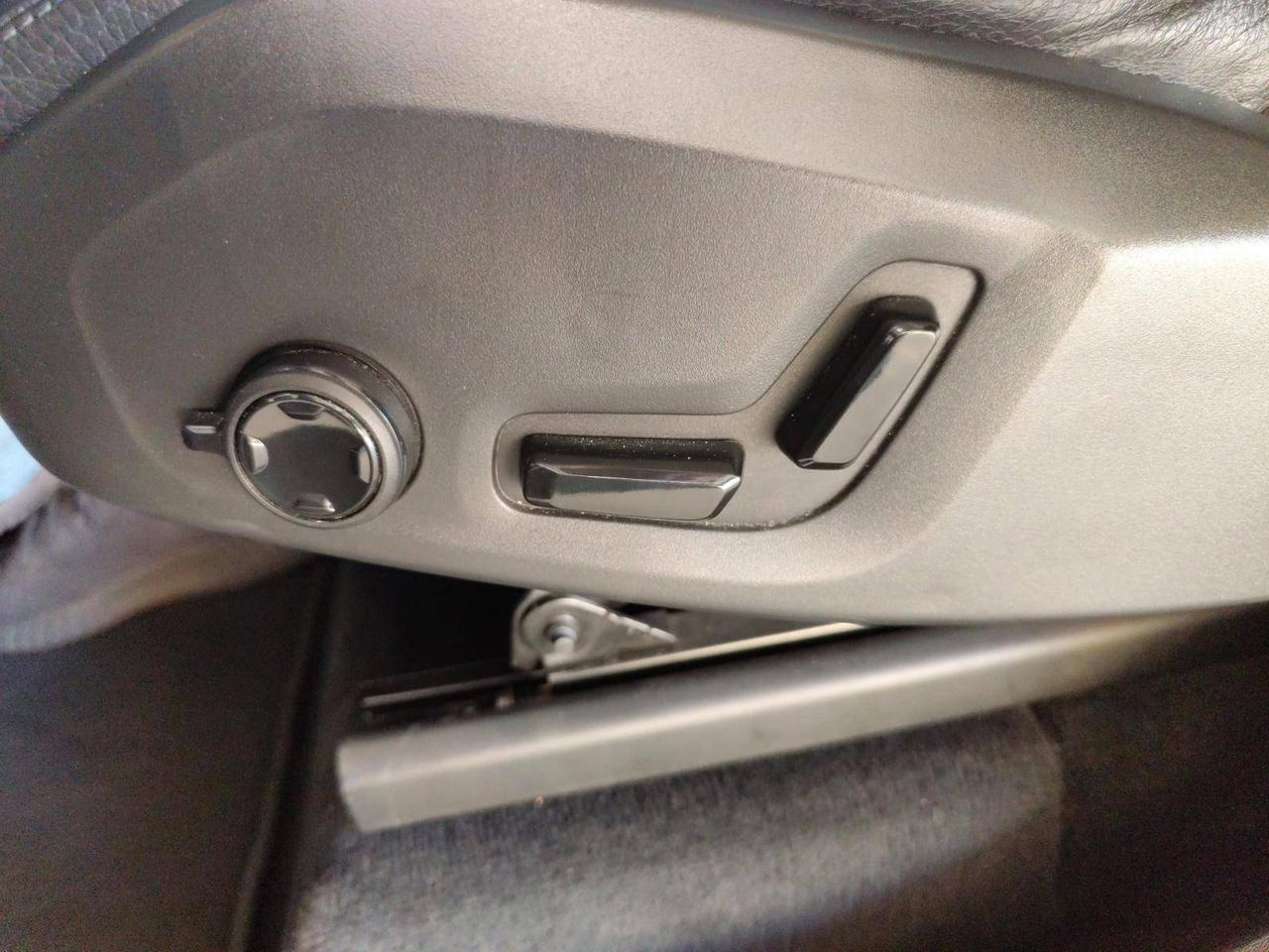 Volvo XC90 2.0 t8 phev R-design awd 303cv 7 Posti