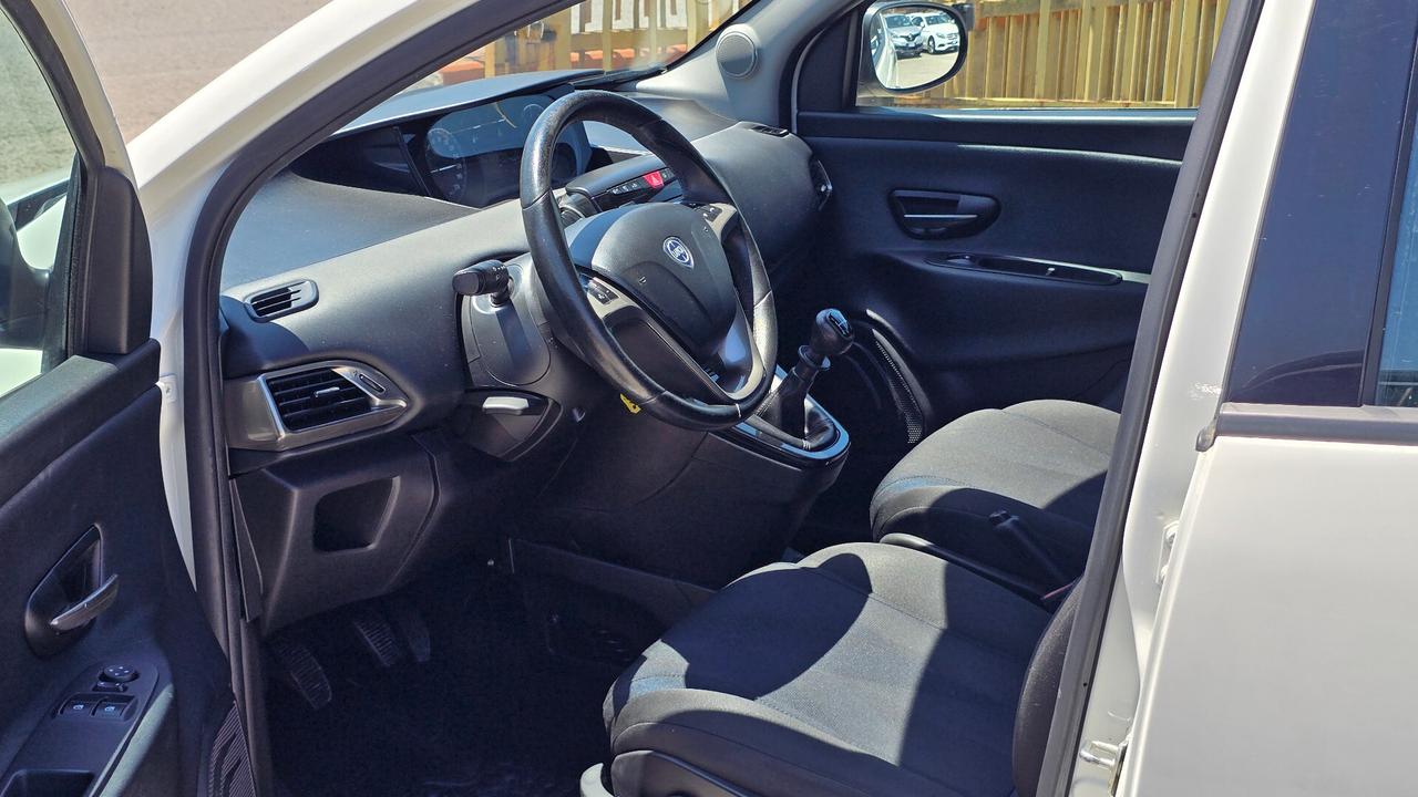 Lancia Ypsilon 1.2 69 CV 5 porte Gold