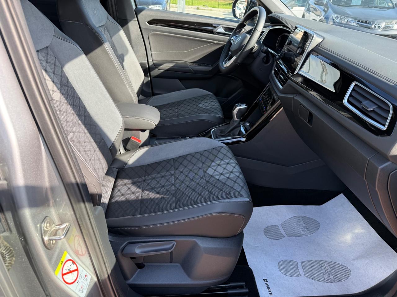 Volkswagen T-Roc 1.5 TSI ACT DSG R-Line