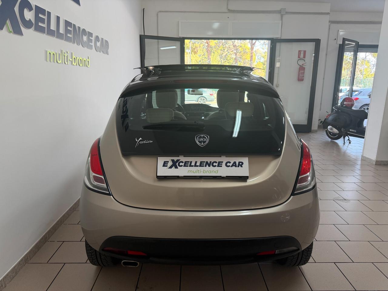Lancia Ypsilon 1.2 69 CV 5p. Gold TETTO PANO/BI-COLOR/CLIMA