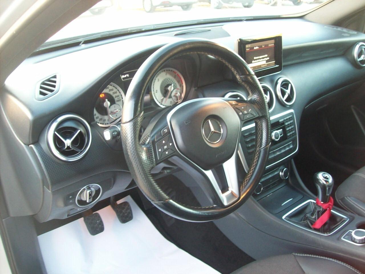 MERCEDES A 200 CD CV.136 PREMIUM "2013"