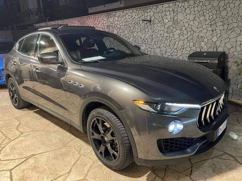 Maserati Levante V6 Diesel AWD tetto apribile