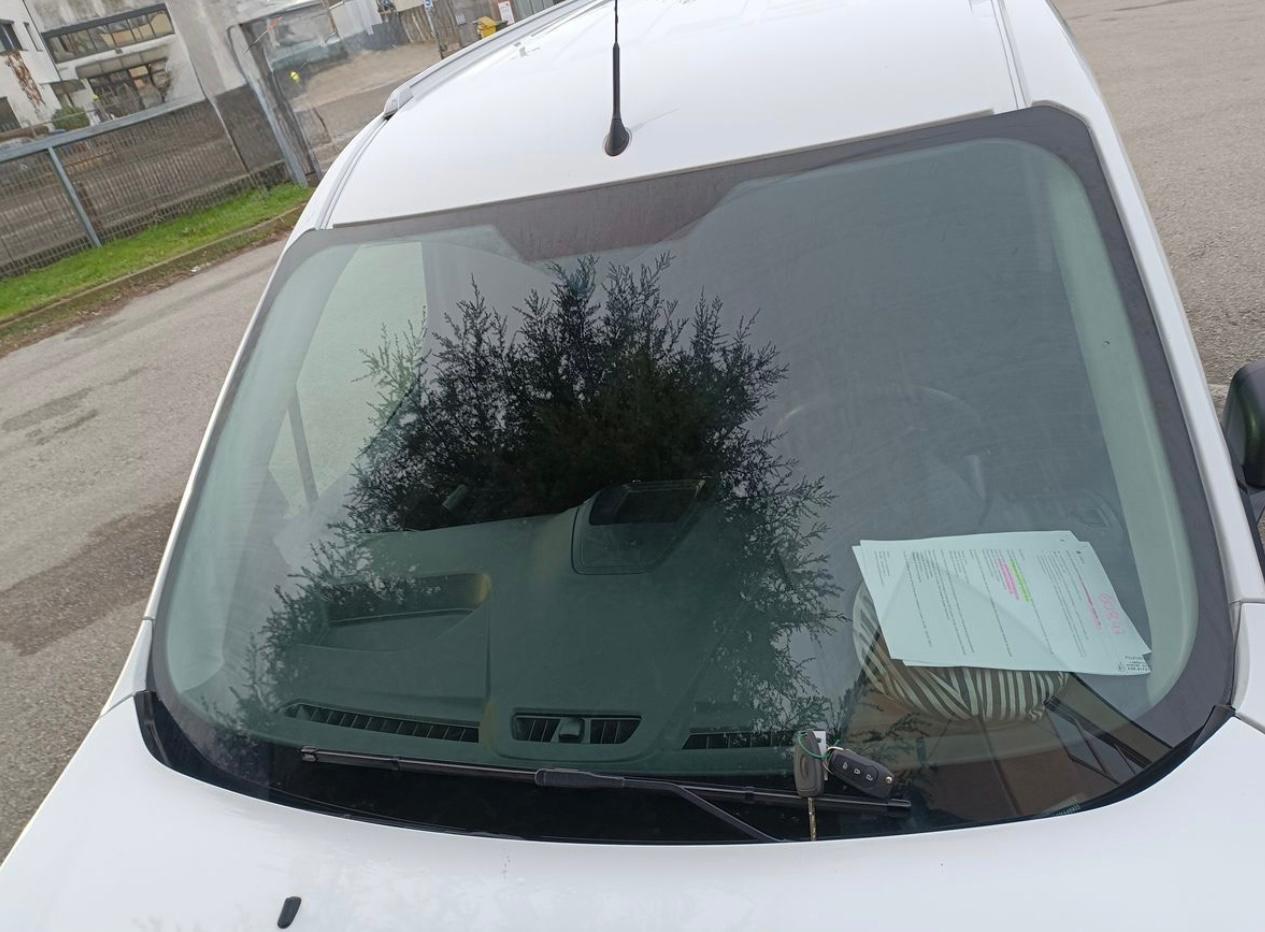 Ford transit connect 3posti prezzo + IVA