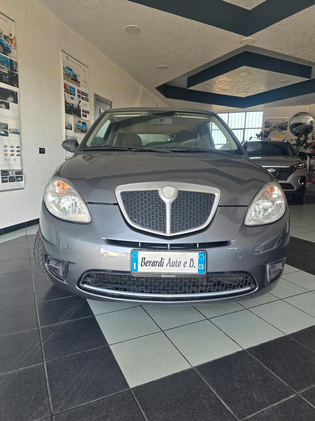 Lancia Ypsilon 1.3 MJT 75 CV Platino