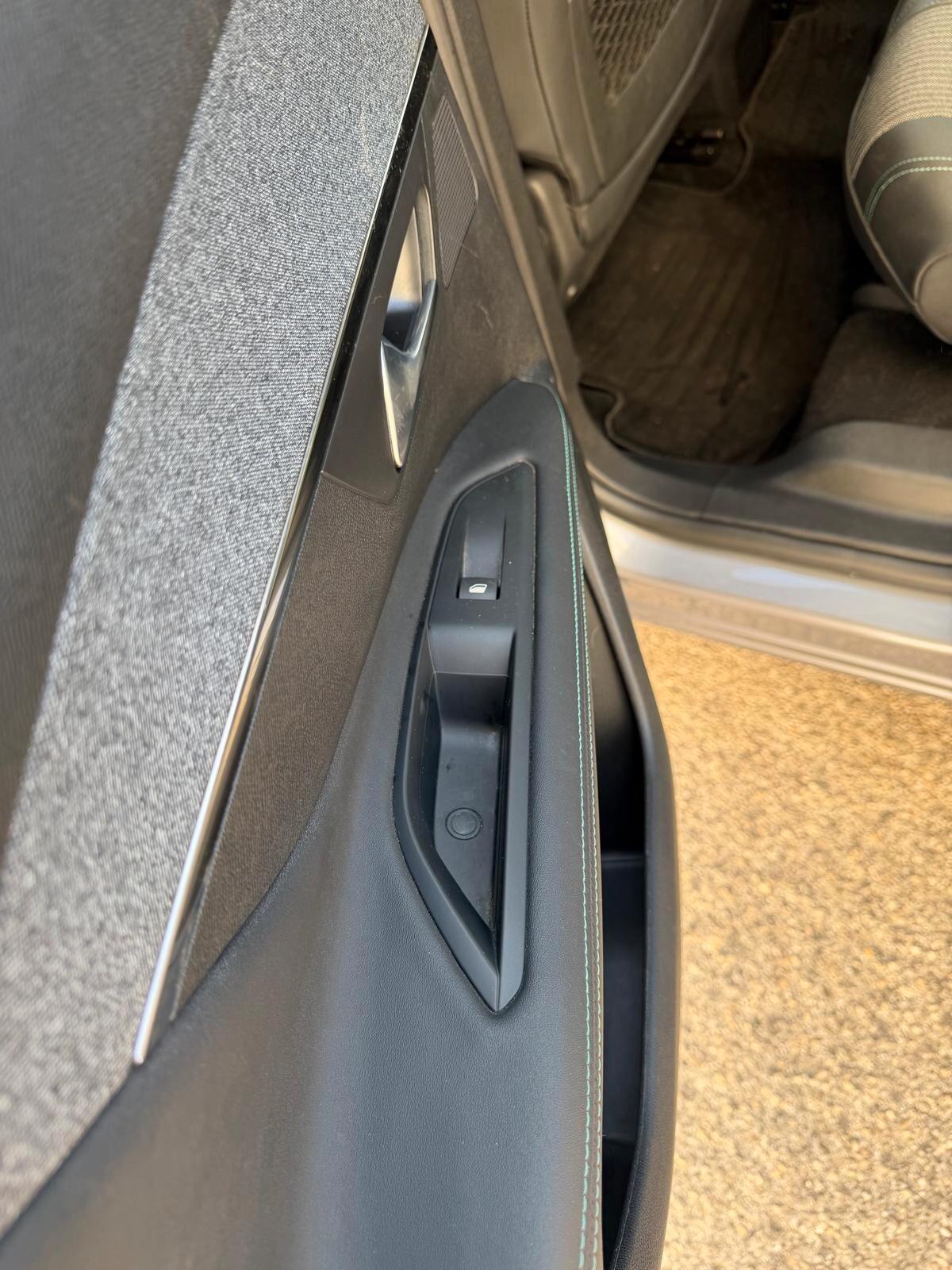 Peugeot 3008 BlueHDi 130 S&S EAT8 Allure Pack