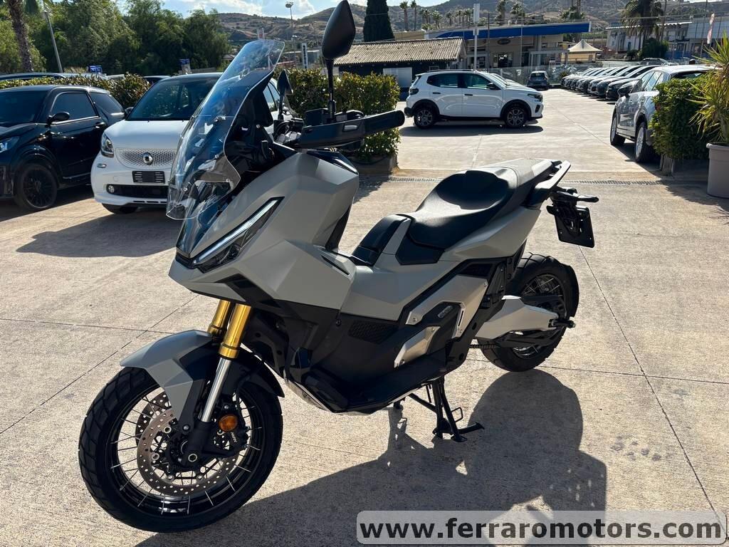 Honda X-ADV 750 2025/ solo 1.700 Km vieni qui a scoprirla