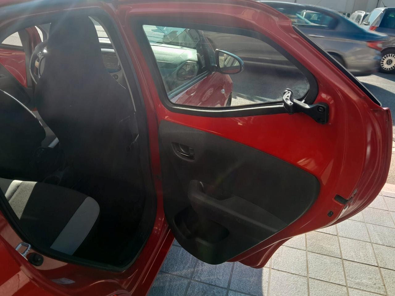 Toyota Aygo 1.0 VVT-i 69 CV 5 porte x-cite