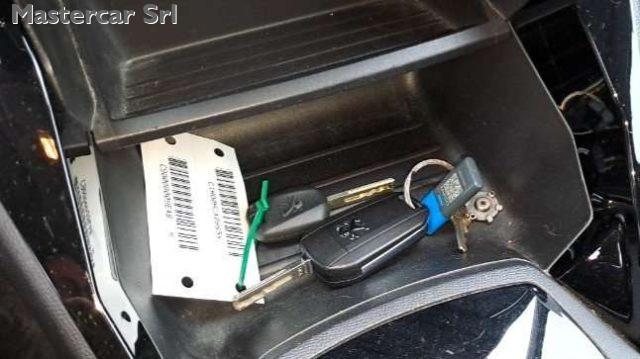 PEUGEOT 2008 2008 II 1.2 puretech Active Pack EAT8 - GH592HP