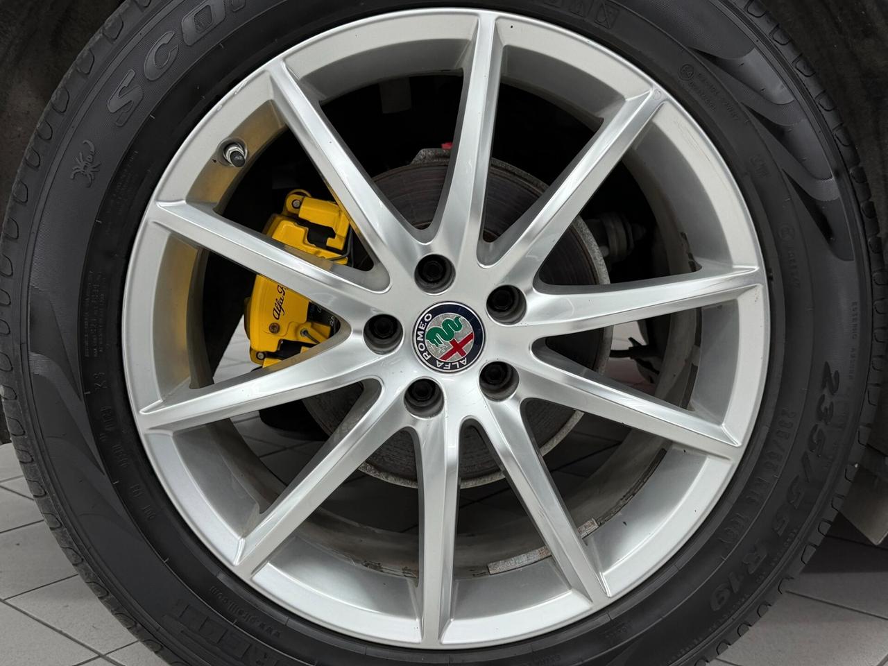 2.2 TD 190 CV EXECUTIVE Q4 19" HARMAN KARDON + SUBWOOFER