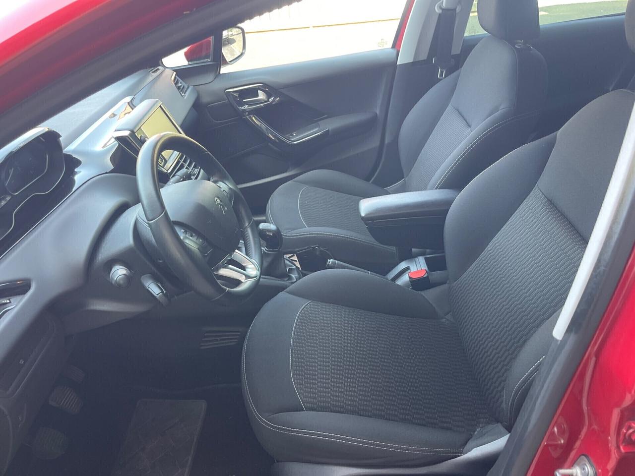 Peugeot 208 PureTech 82 5 porte Allure - Finanziabile