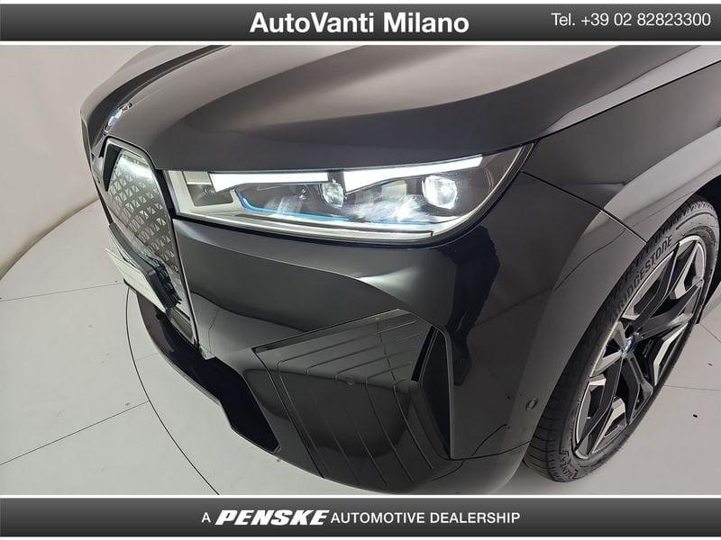 BMW iX xDrive40 Pacchetto Sportivo