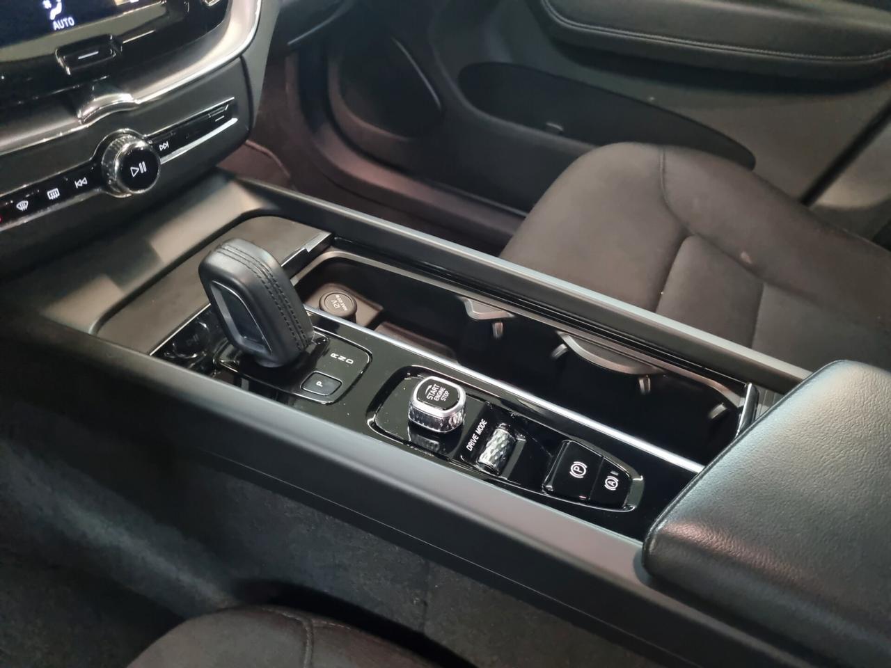 Volvo XC 60 XC60 B4 (d) AWD Geartronic Momentum Pro
