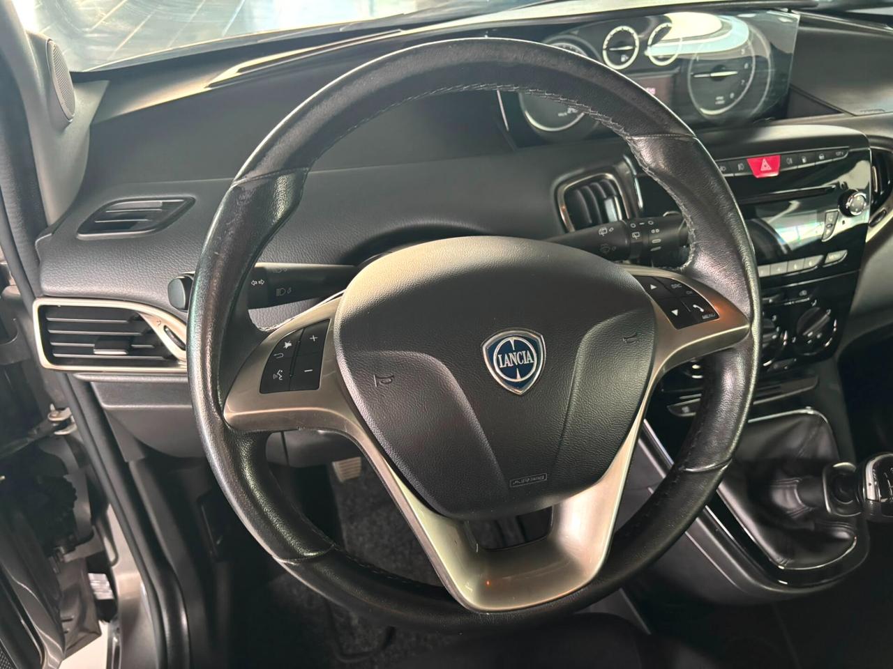 Lancia Ypsilon 0.9 TwinAir 85 CV 5 porte Metano Ecochic Gold