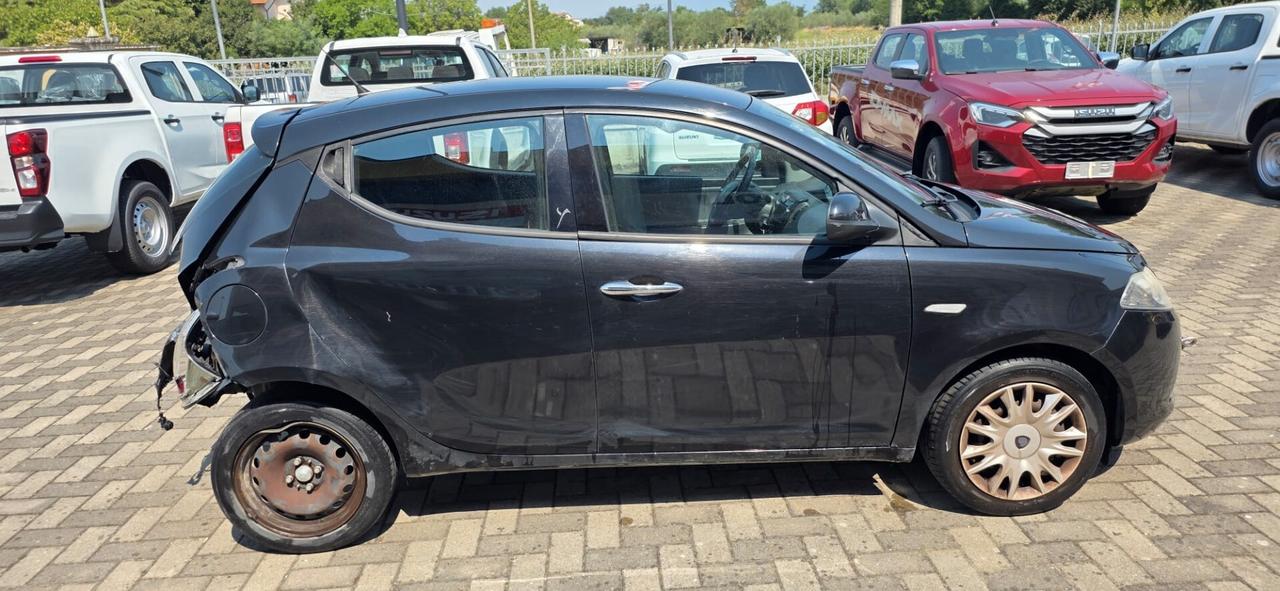 LANCIA YPSILON 1,2 69cv SINISTRATA