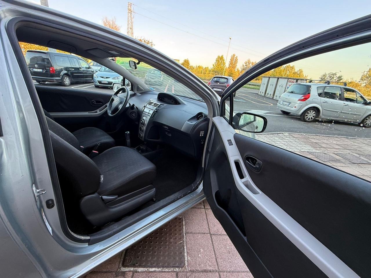 Toyota Yaris 1.0 5 porte Sol