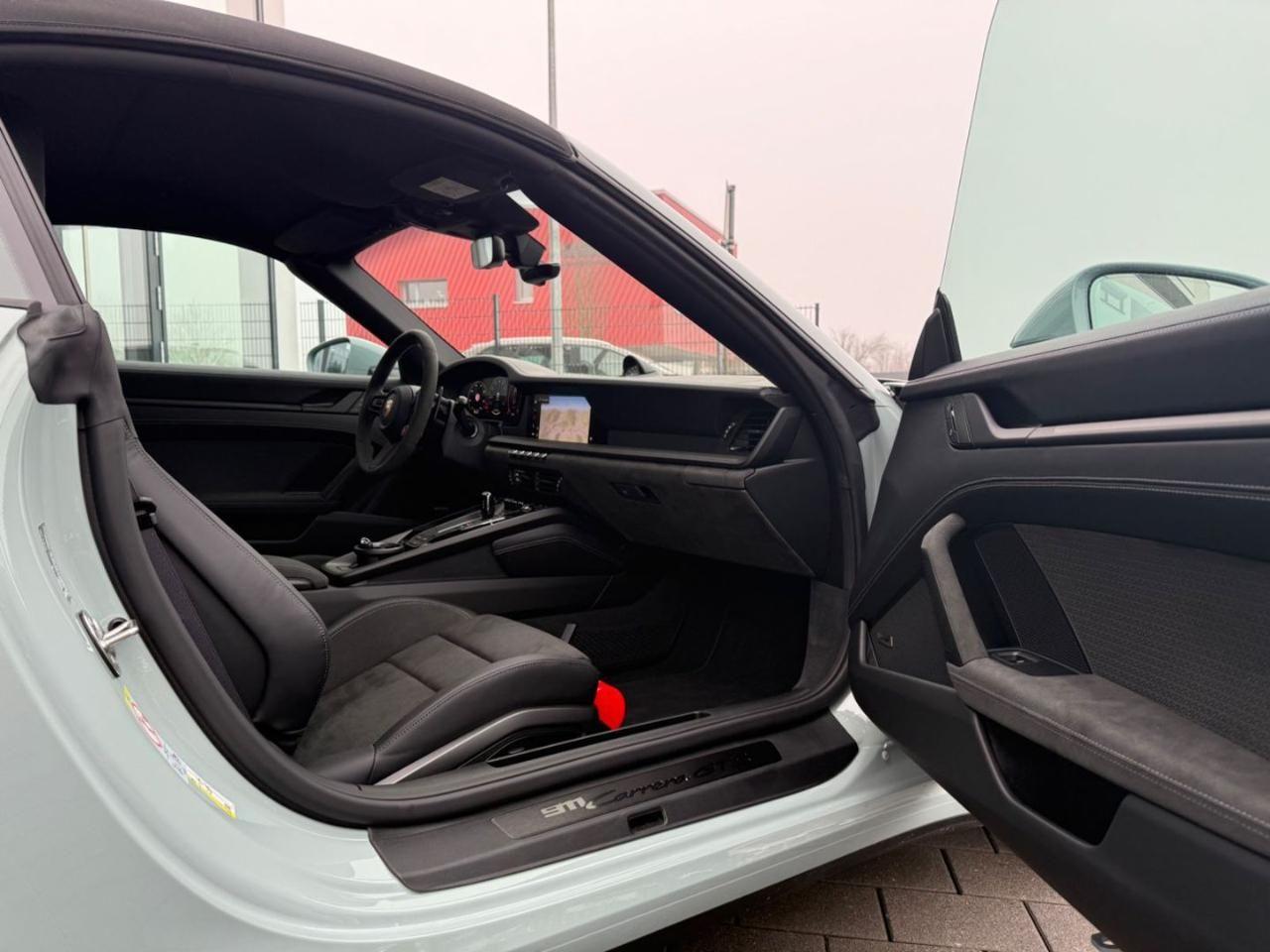 PORSCHE 911 Carrera 4 GTS Cabriolet 2.0*Bose-Matrix-Alcantara*