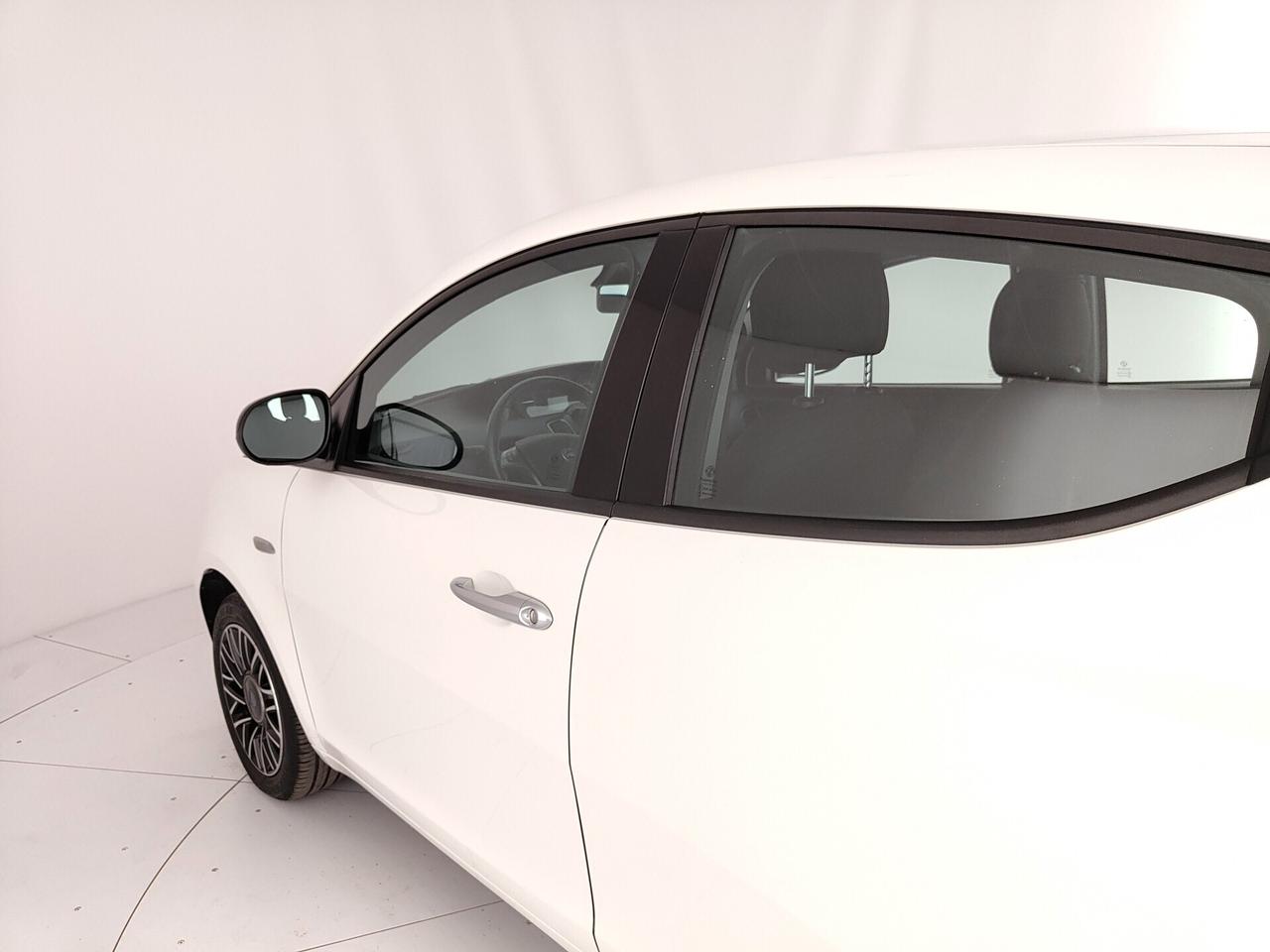 Lancia Ypsilon 1.0 FireFly 5 porte S&S Hybrid Platino