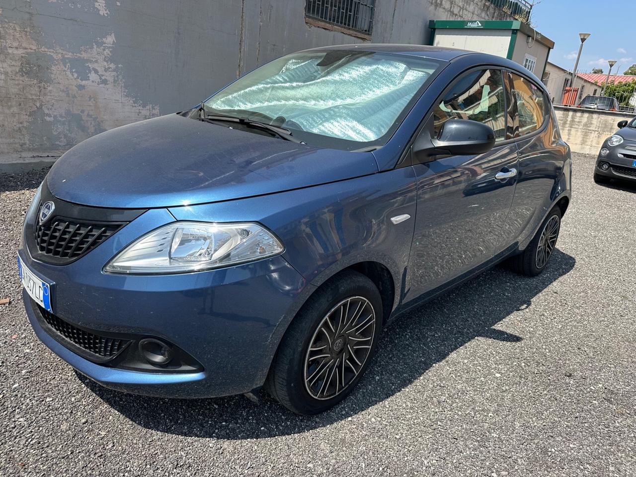 Lancia Ypsilon 1.0 FireFly 5 porte S&S Hybrid Silver