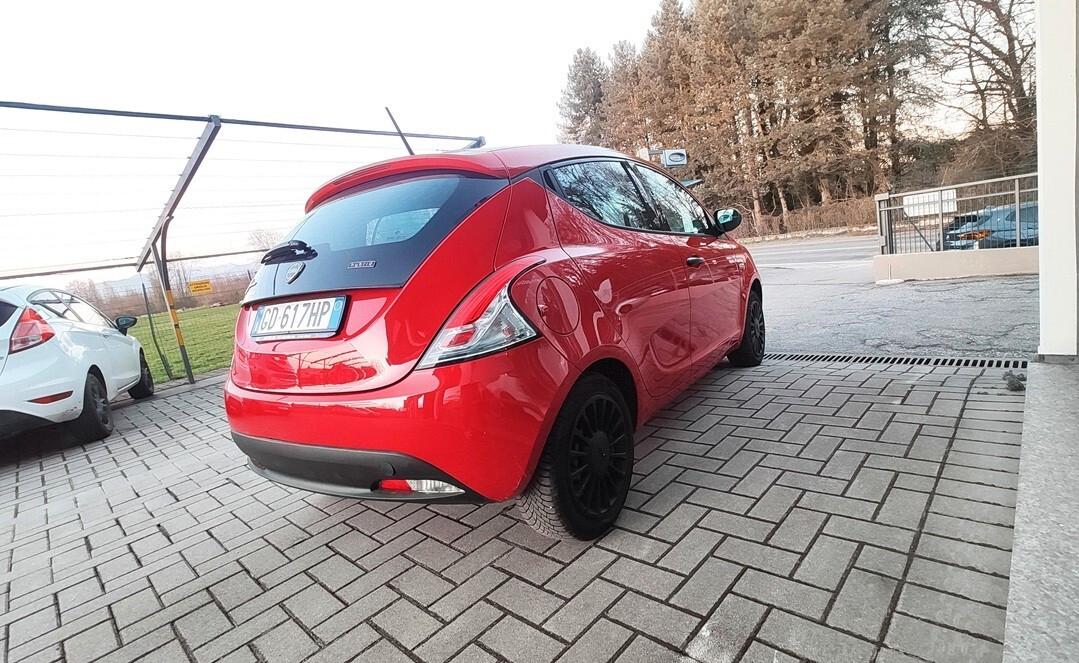 Lancia Ypsilon 1.0 FireFly 5 porte S&S Hybrid Ecochic Silver