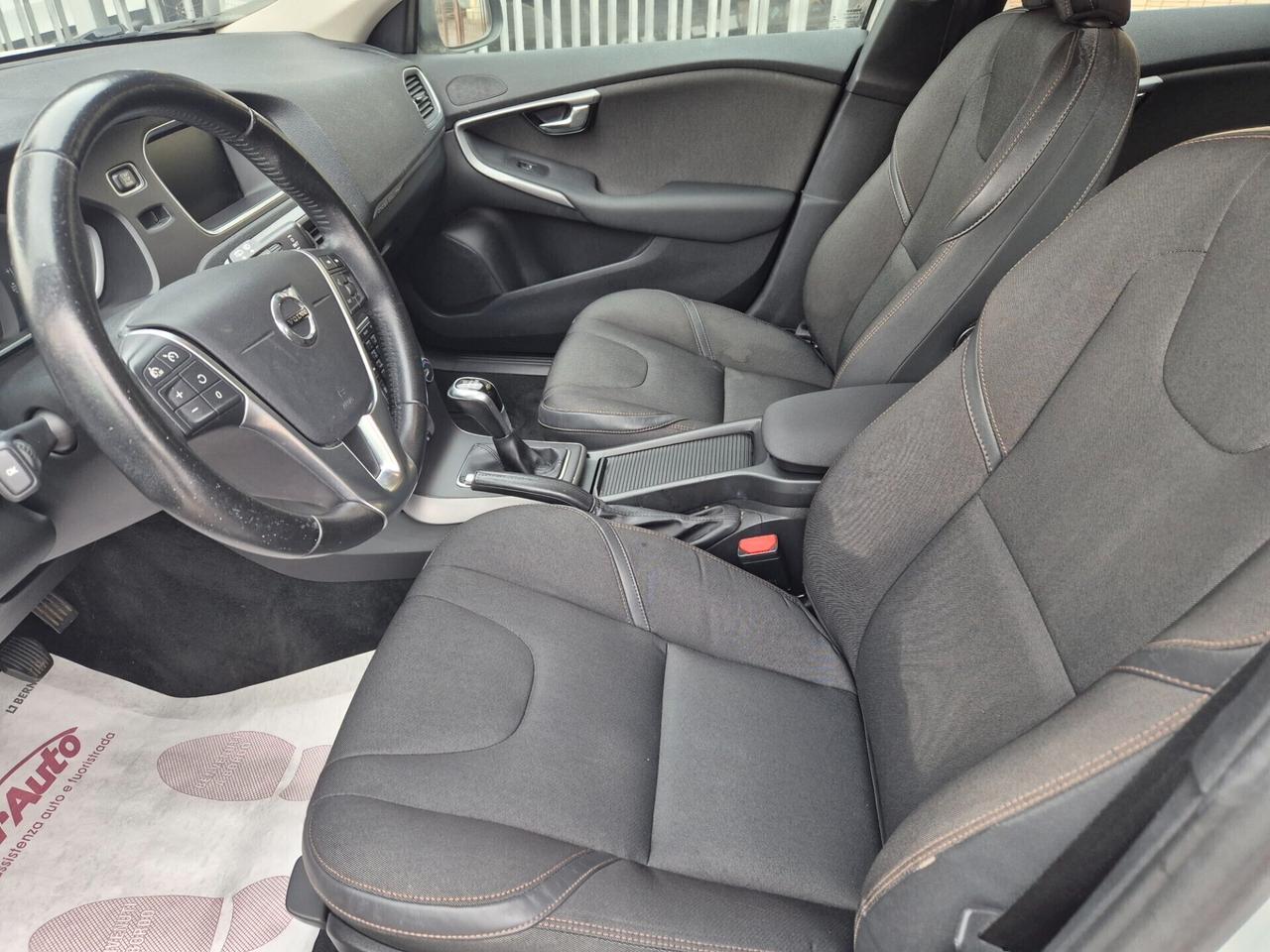 Volvo V40 Cross Country D2 Business Plus