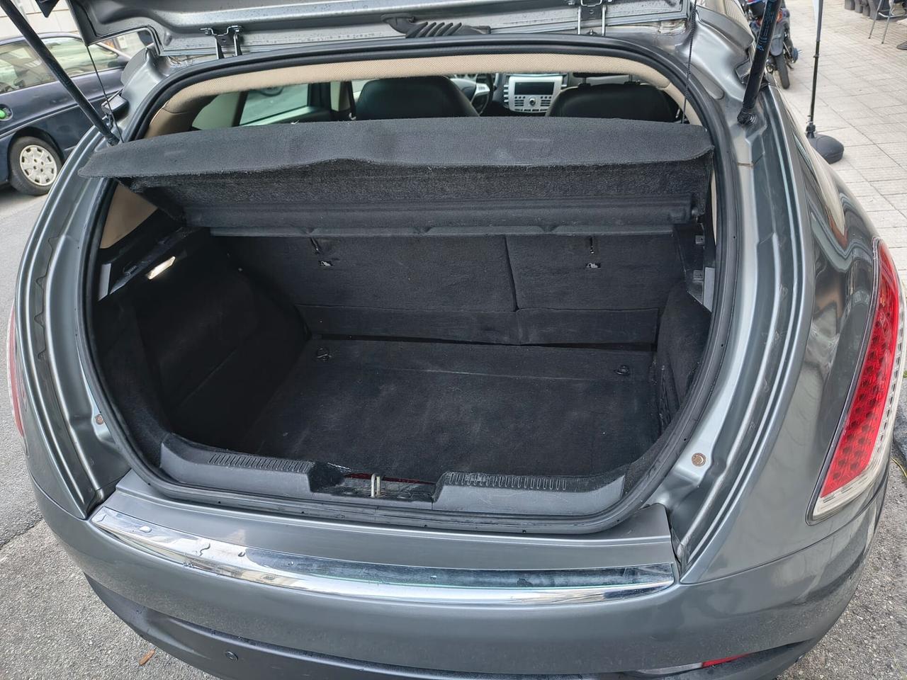 Lancia Delta 1.6 MJT DPF Silver