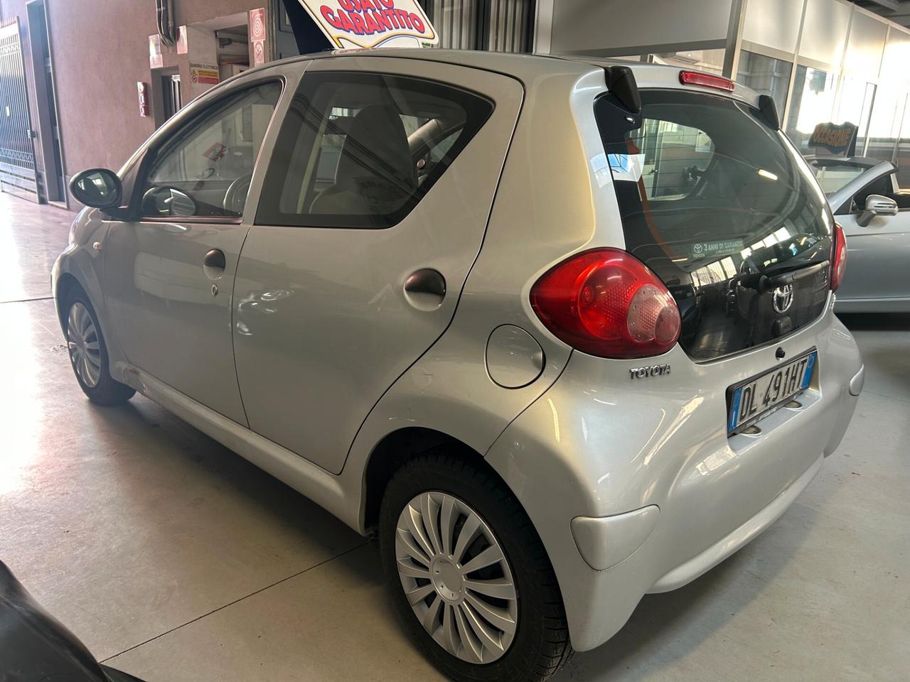 Toyota Aygo 1.0 12V VVT-i 5 porte Sol