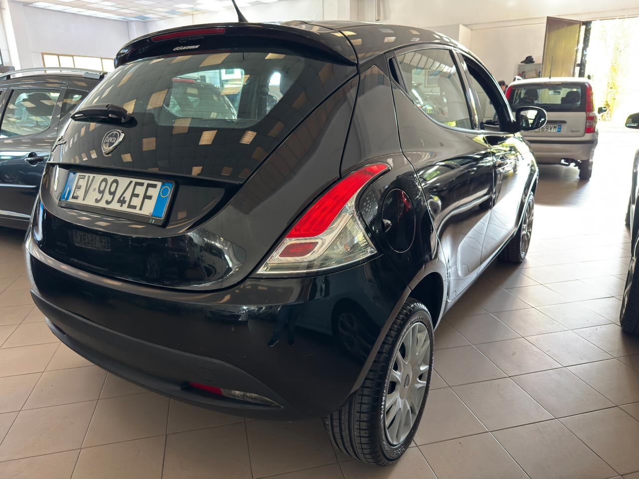 Lancia Ypsilon 0.9 TwinAir 85 CV 5 porte Metano Ecochic Gold - NEOPATENTATI