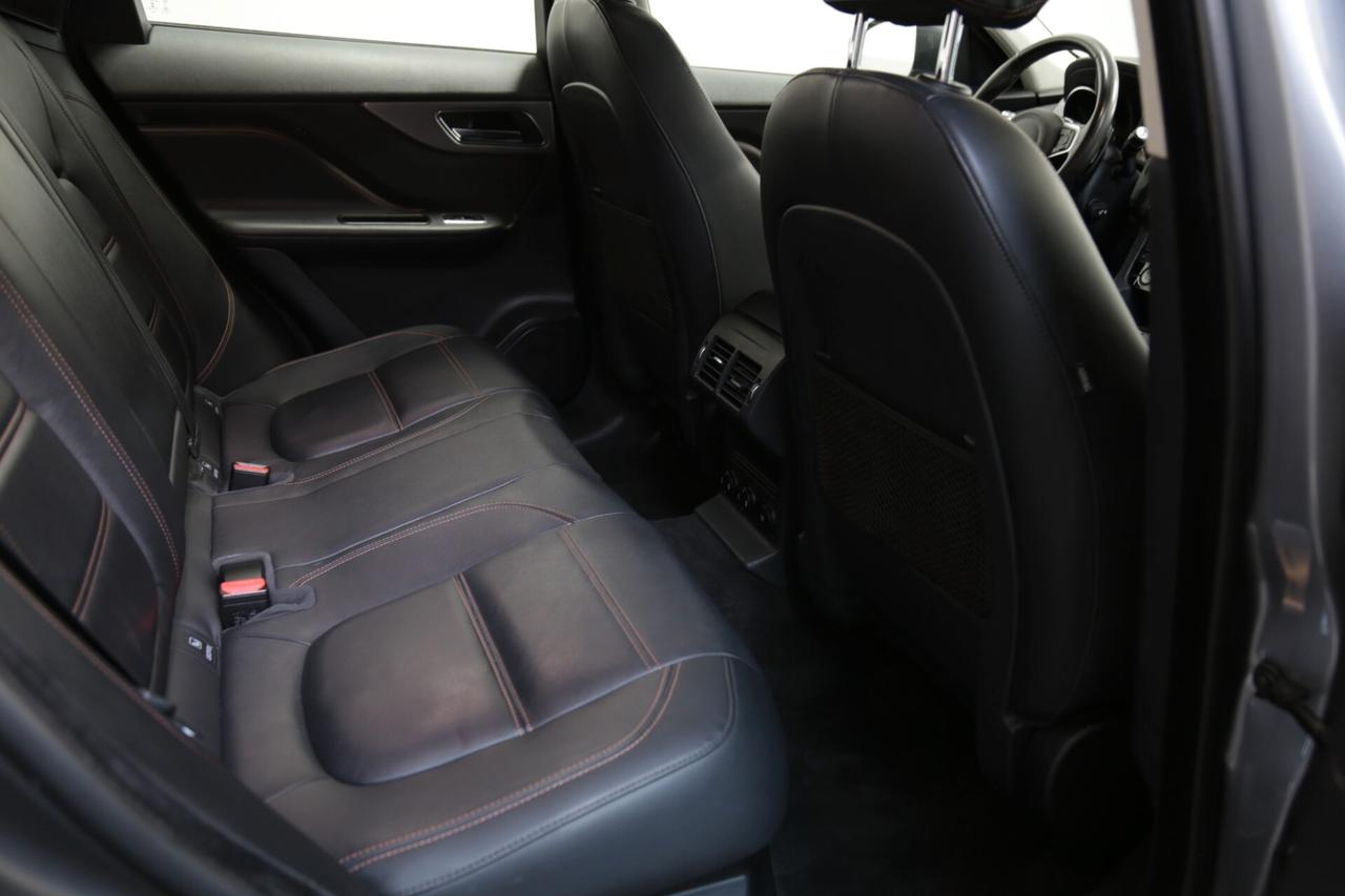 Jaguar F-Pace 2.0 D 180 CV AWD aut. Chequered Flag