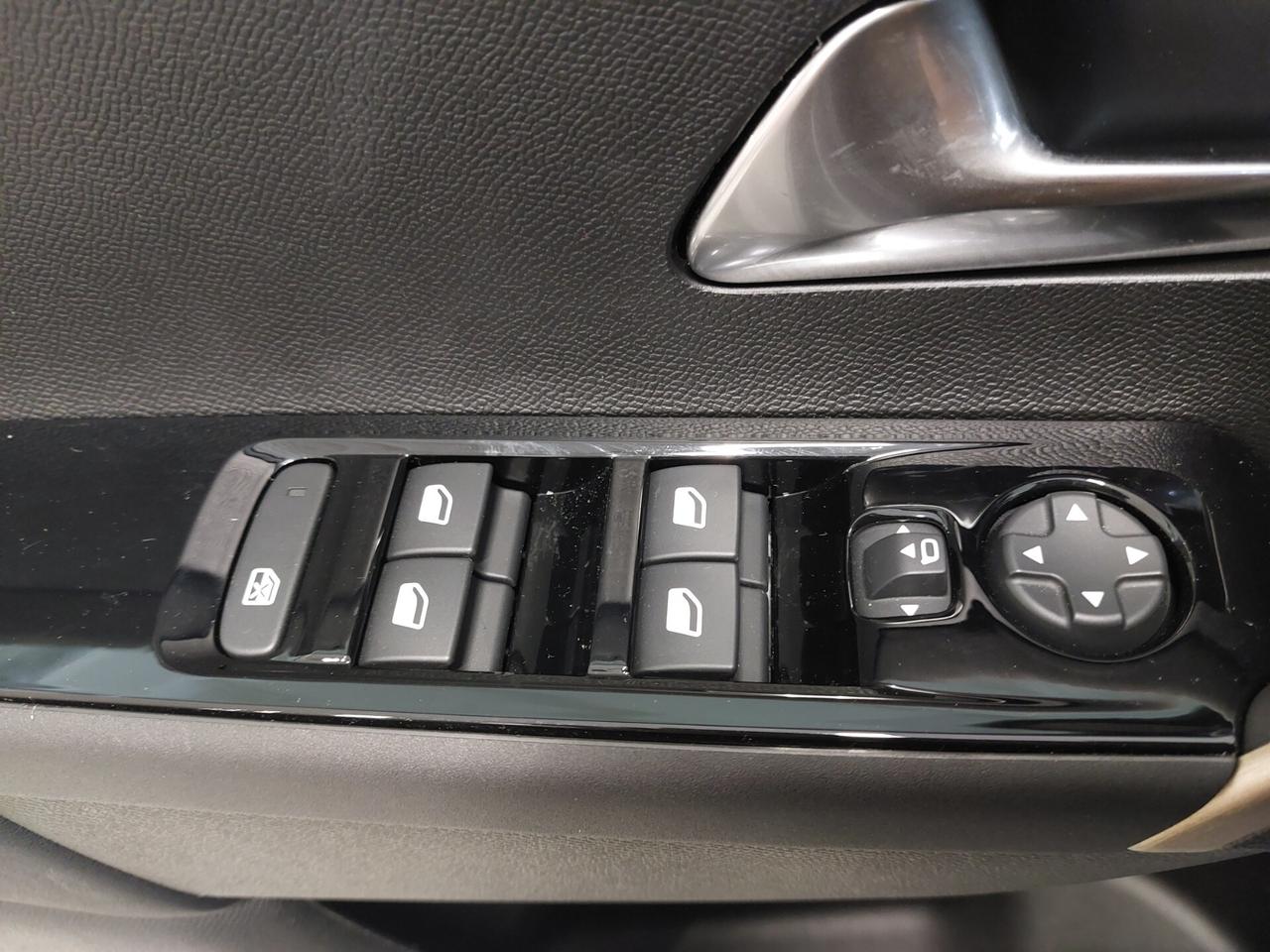 LANCIA Ypsilon 4ª serie Ypsilon Hybrid e-DCT LX