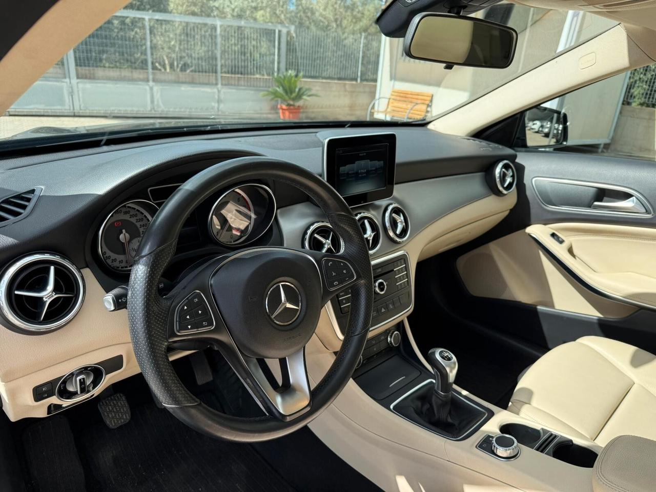 Mercedes-benz GLA 180 d Premium