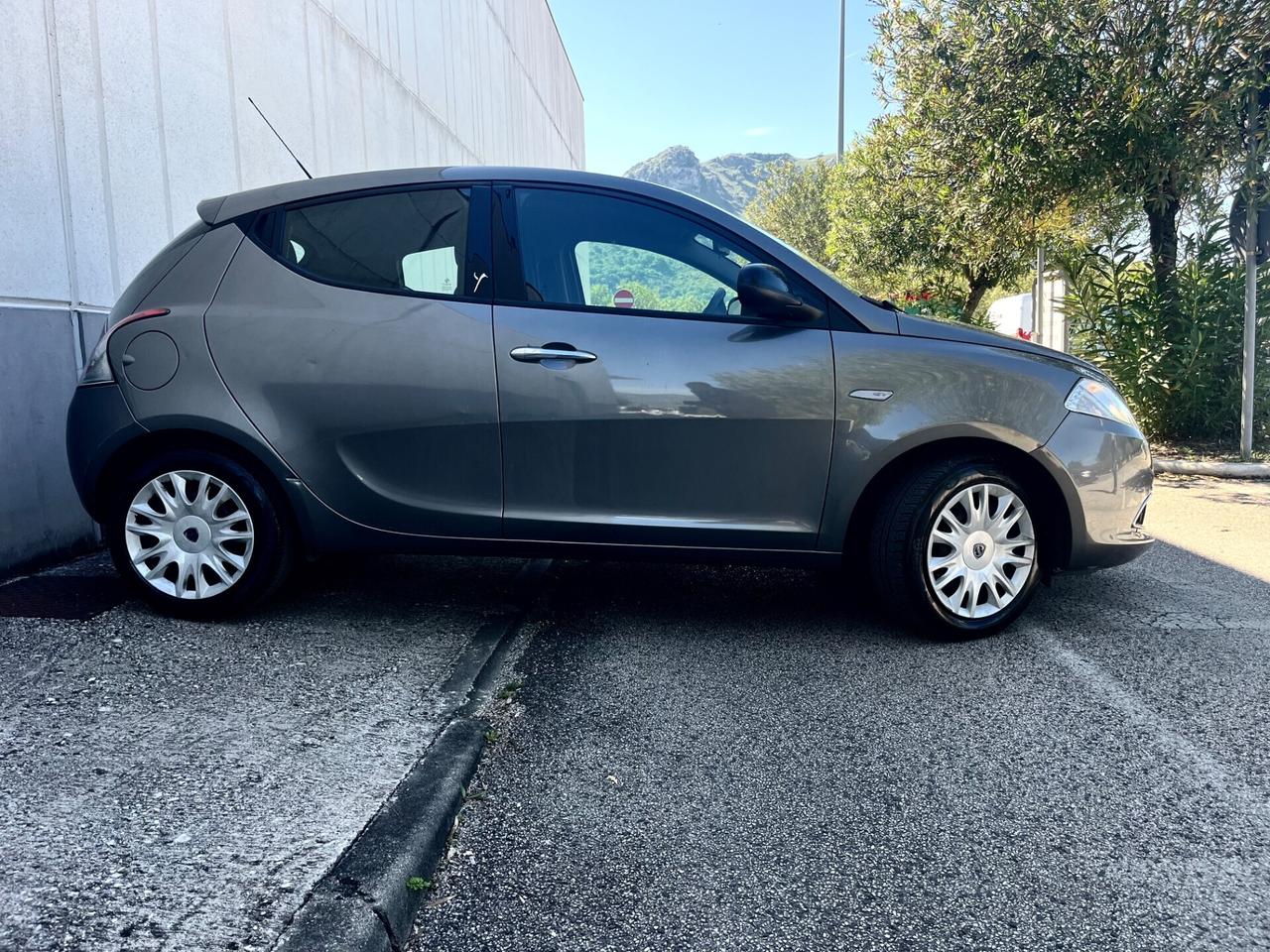 Lancia Ypsilon 1.2 69 CV 5 porte Platinum