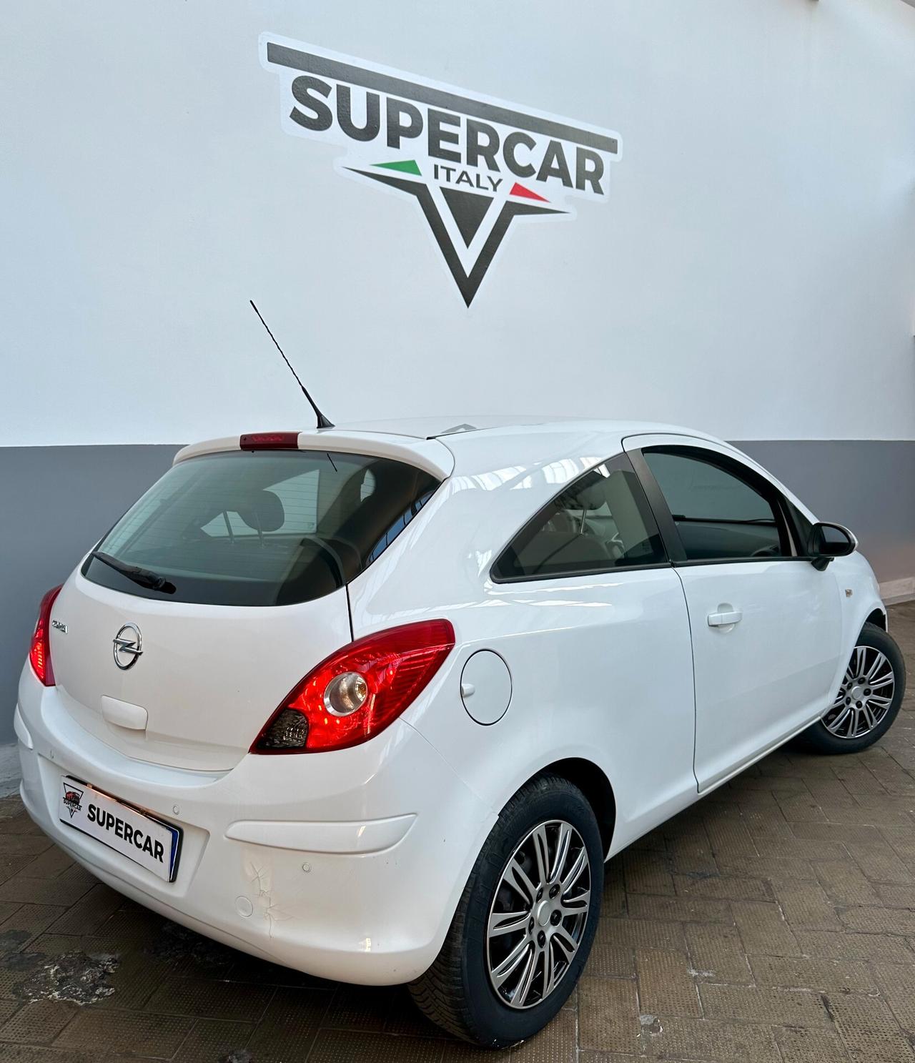 Opel Corsa 1.0 Benz, Euro 5A, cons ridot, si neopatentati