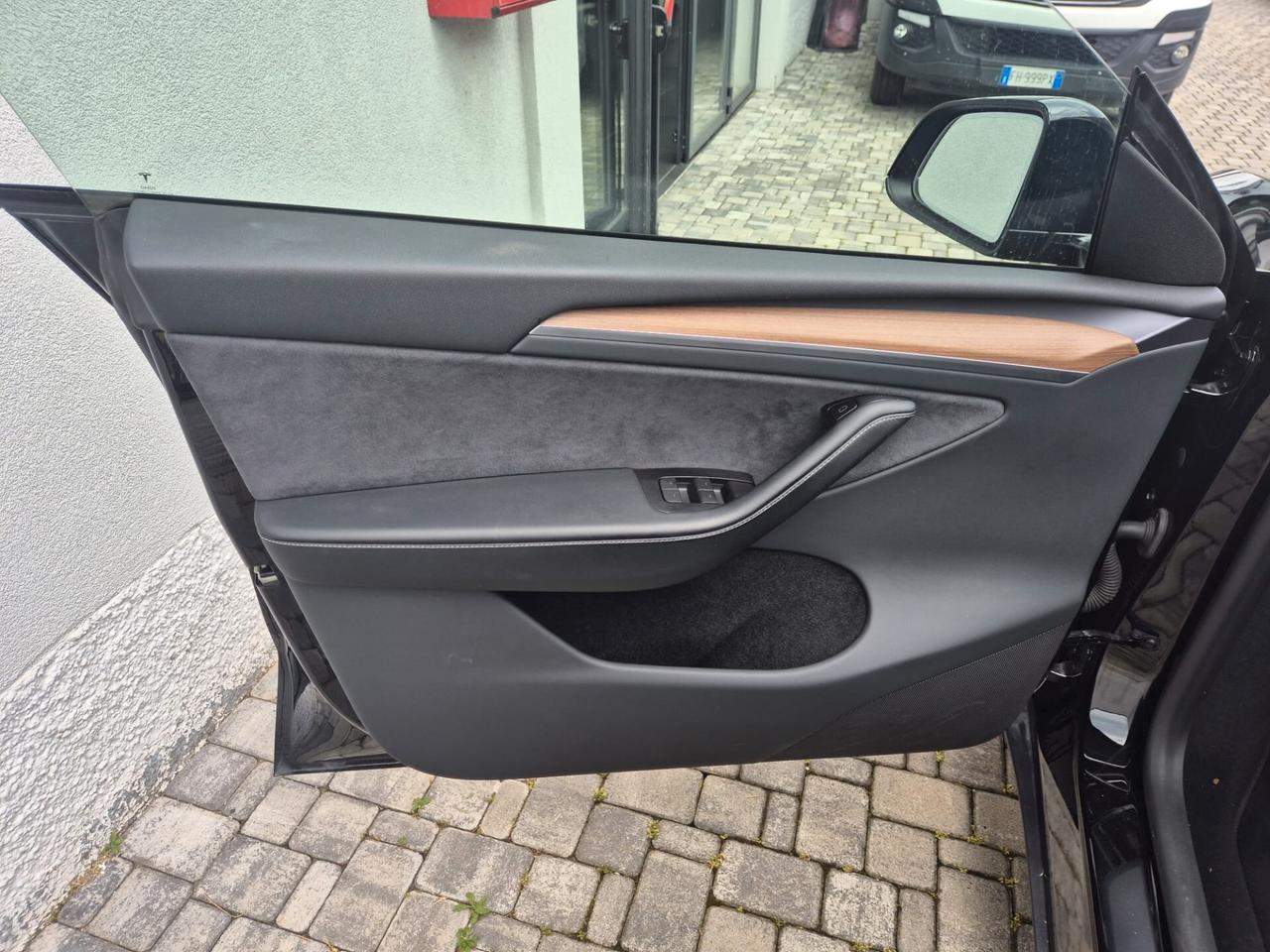 Tesla Model Y RWD