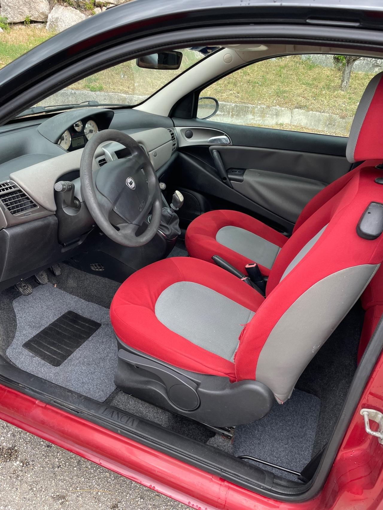 Lancia Ypsilon 1.2 Oro 100