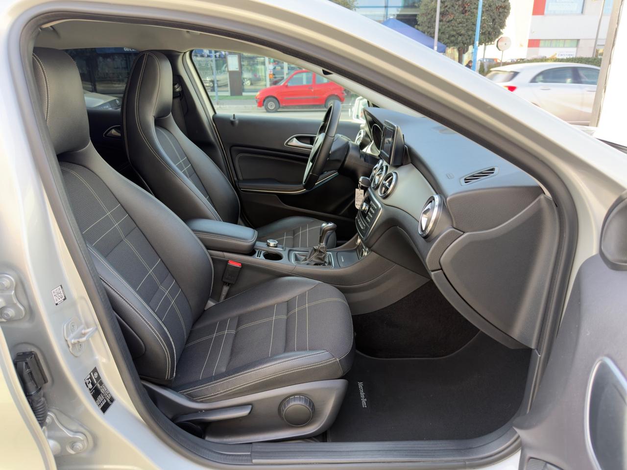 Mercedes GLA 180 d Sport - GARANZIA