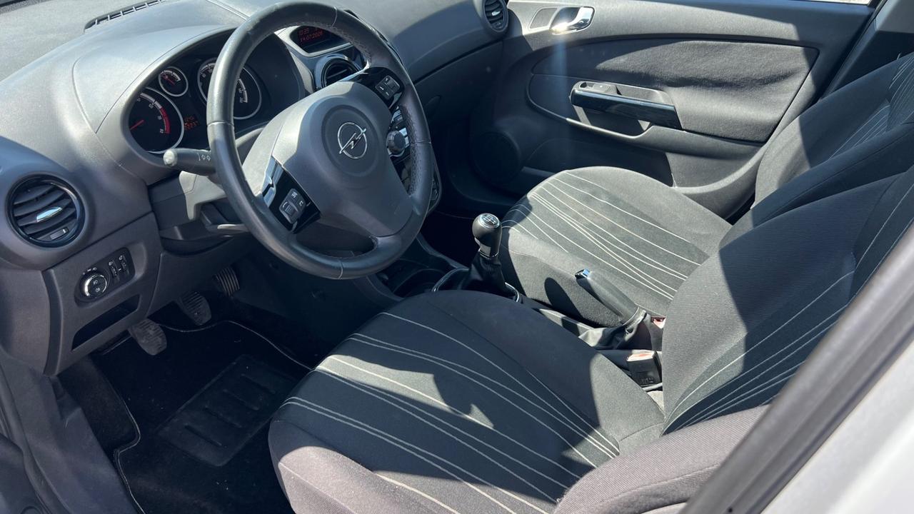 Opel Corsa 1.2 5 porte Cosmo