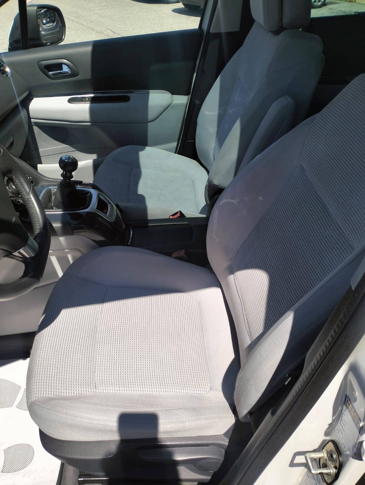 Peugeot 5008 2.0 HDi 150CV Allure 7 POSTI