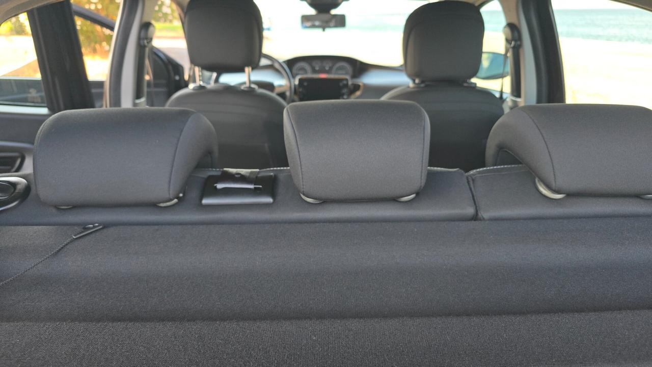 Lancia Ypsilon 1.0 FireFly 5 porte S&S Hybrid Alberta Ferretti