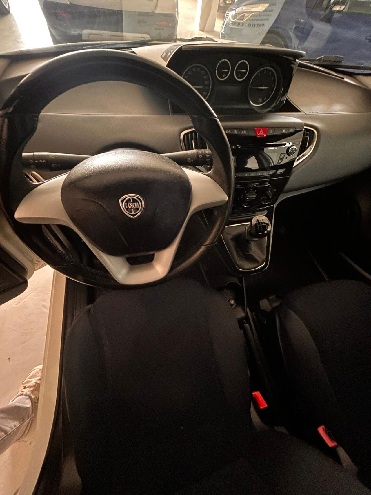 Lancia Ypsilon 1.2 69 CV 5 porte S&S Silver