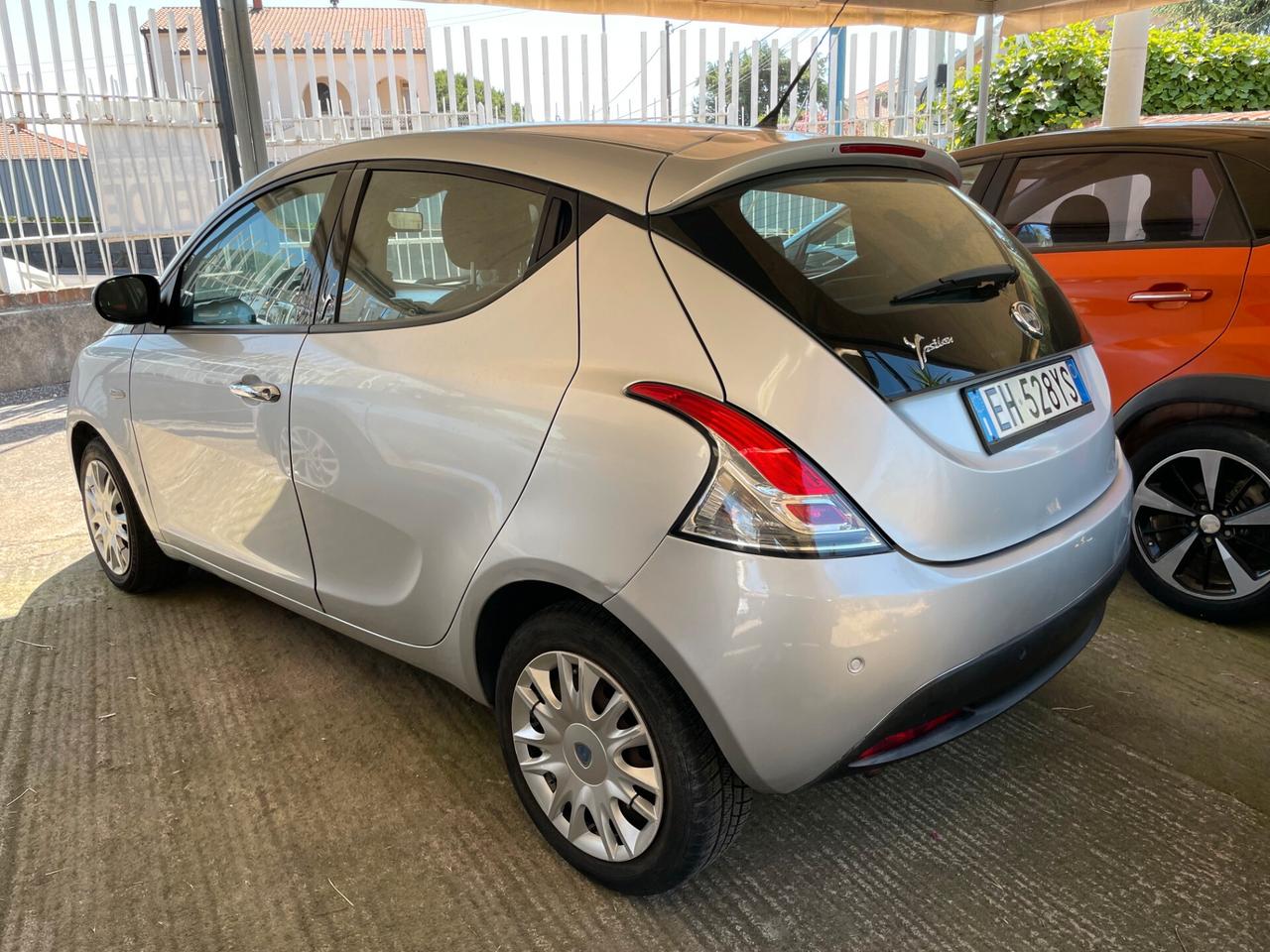 Lancia Ypsilon 1.2 69 CV 5 porte S&S Silver