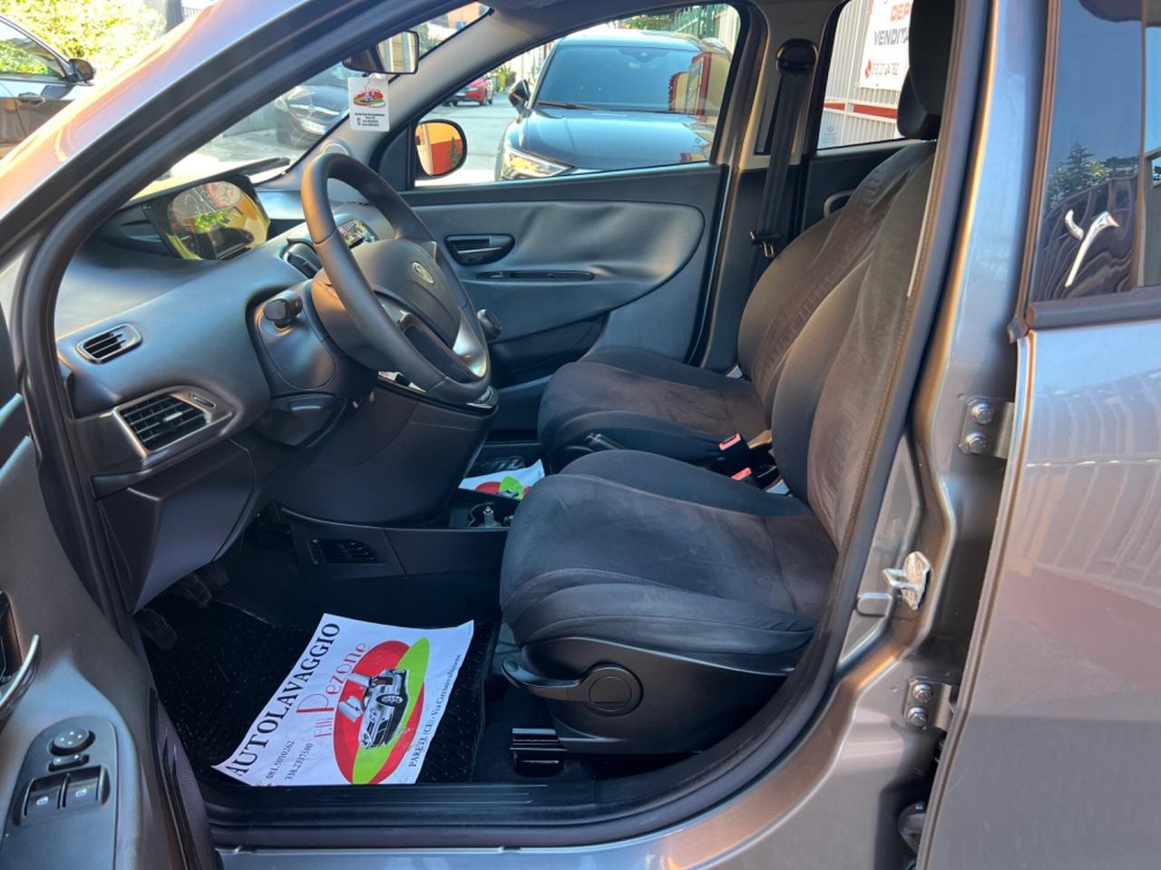 Lancia Ypsilon 1.2 69 CV 5 porte GPL Ecochic Silver