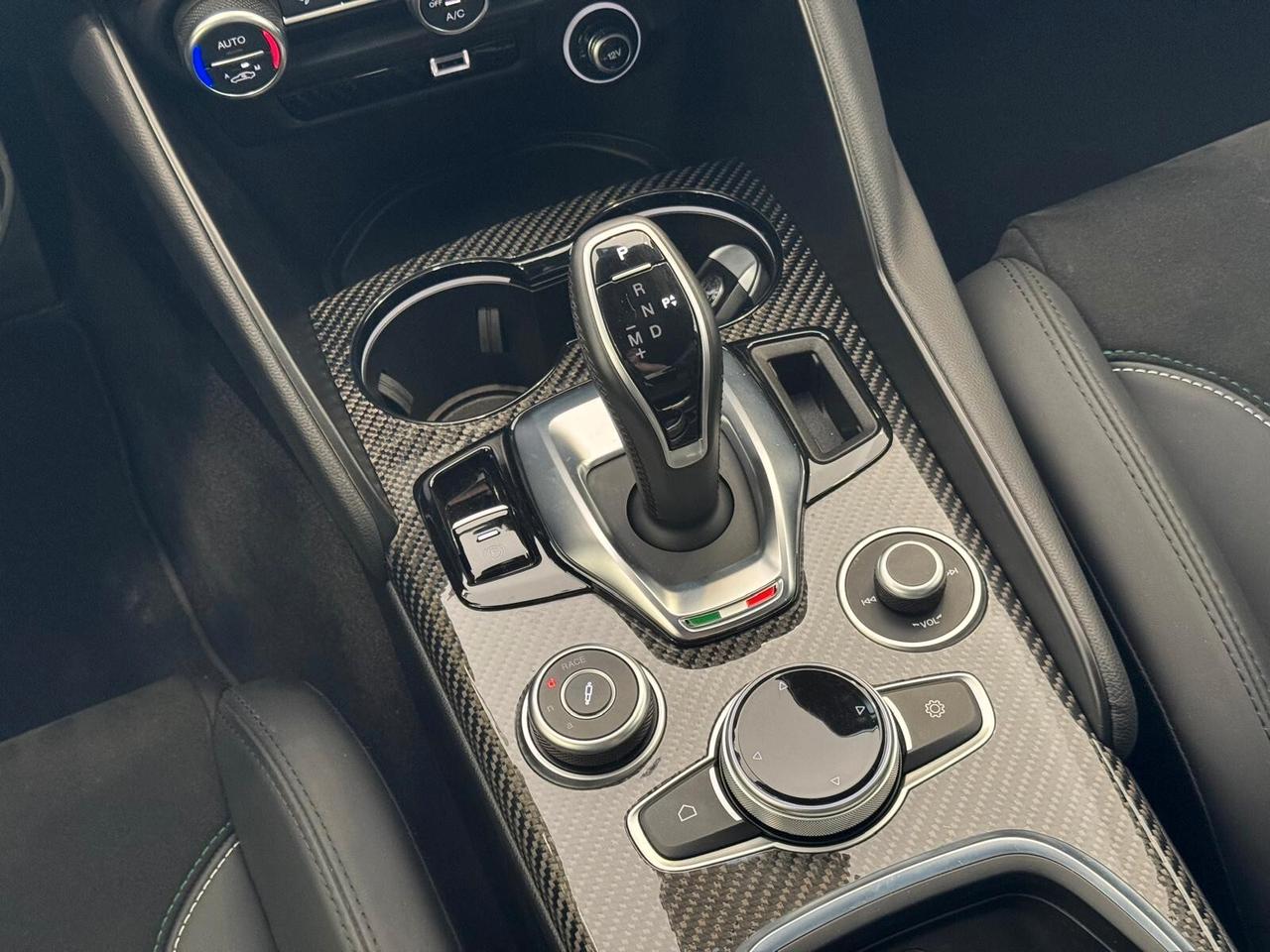 Alfa Romeo Giulia 2.9 V6 Bi-Turbo Quadrifoglio solo 6.000km