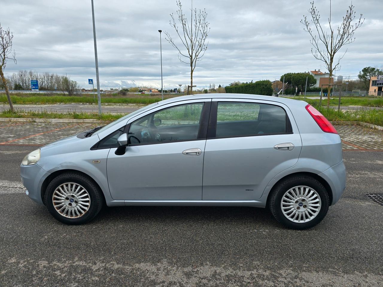 FIAT GRANDE PUNTO 1.2 BENZINA NEOPATENTATI