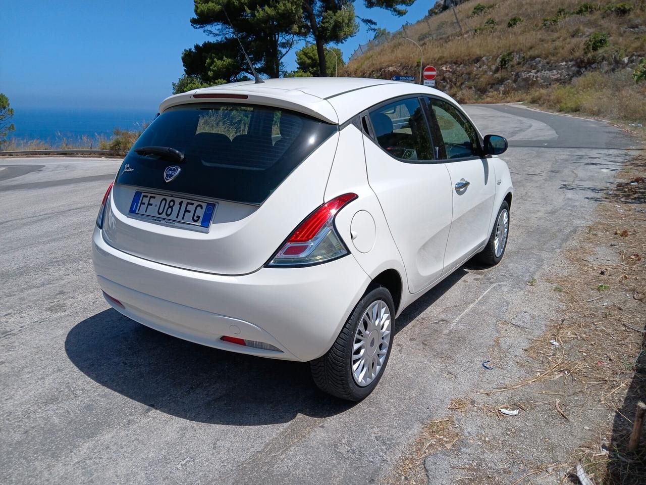 Lancia Ypsilon 1.2 Silver