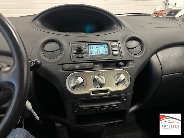 TOYOTA - Yaris 3p 1.0 Sol Blue NEOPATENTATI