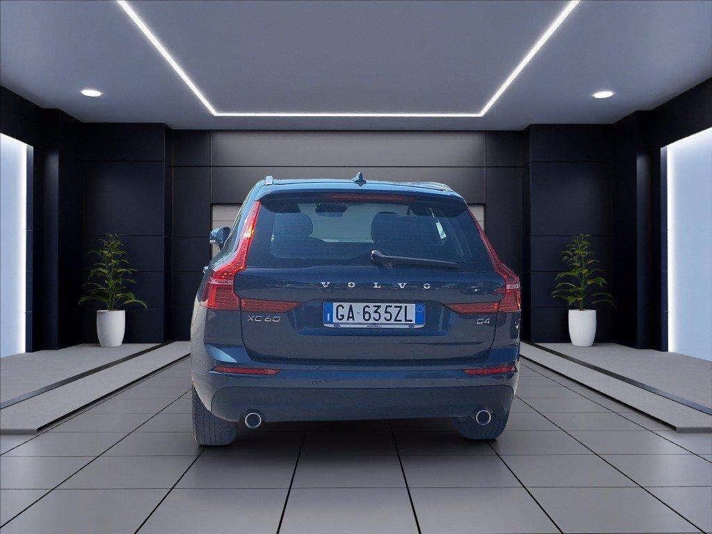 VOLVO XC60 2.0 d4 Momentum auto my20 del 2020