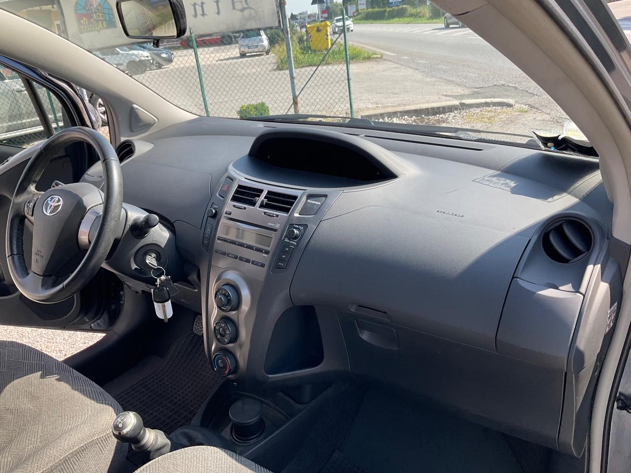 Toyota Yaris 1.0 5 porte Sol