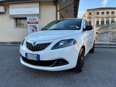 Lancia Ypsilon 1.0 FireFly S&S Hybrid Ecochic Silver