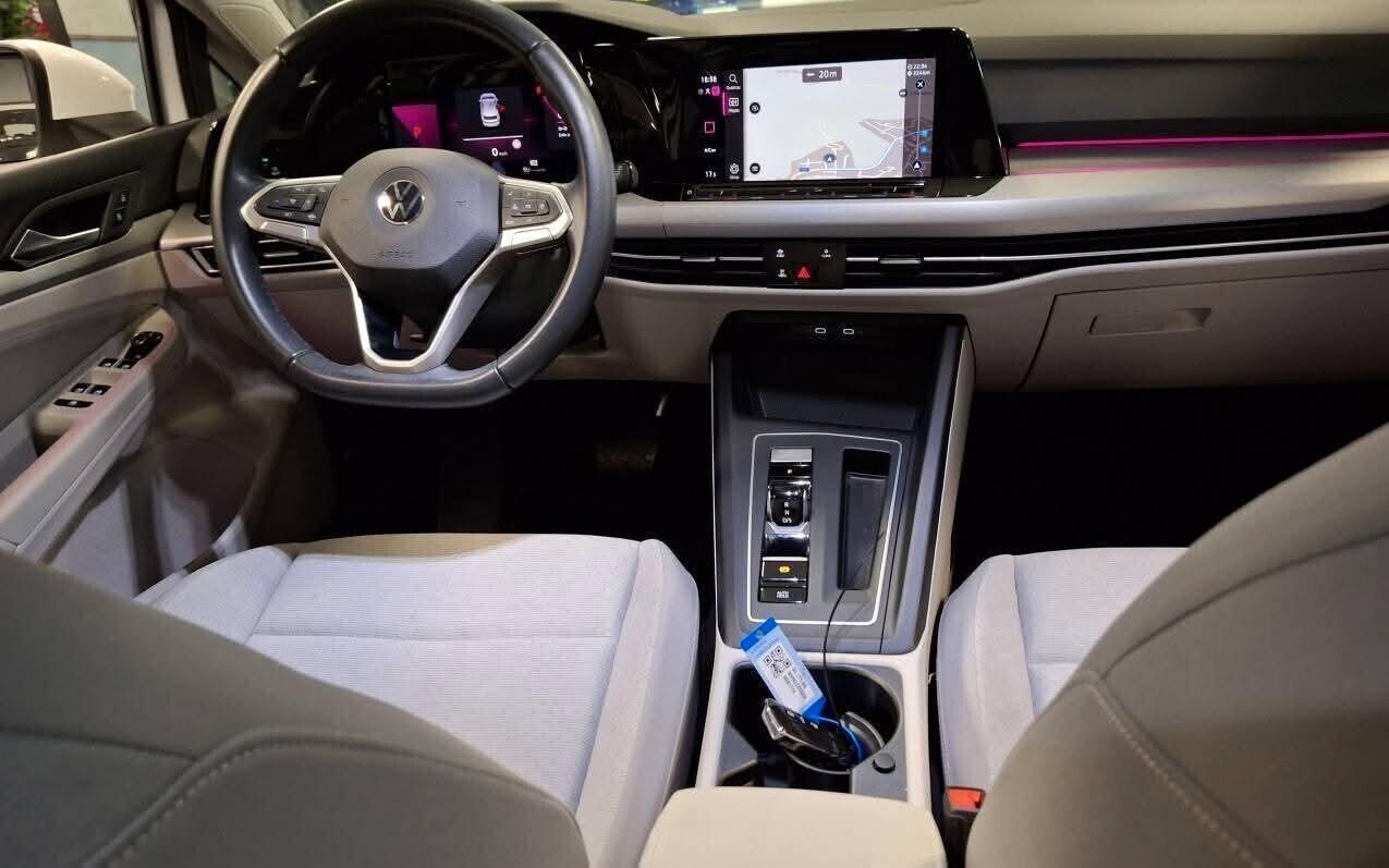 Volkswagen Golf 1.5 eTSI DSG virtual cockpit